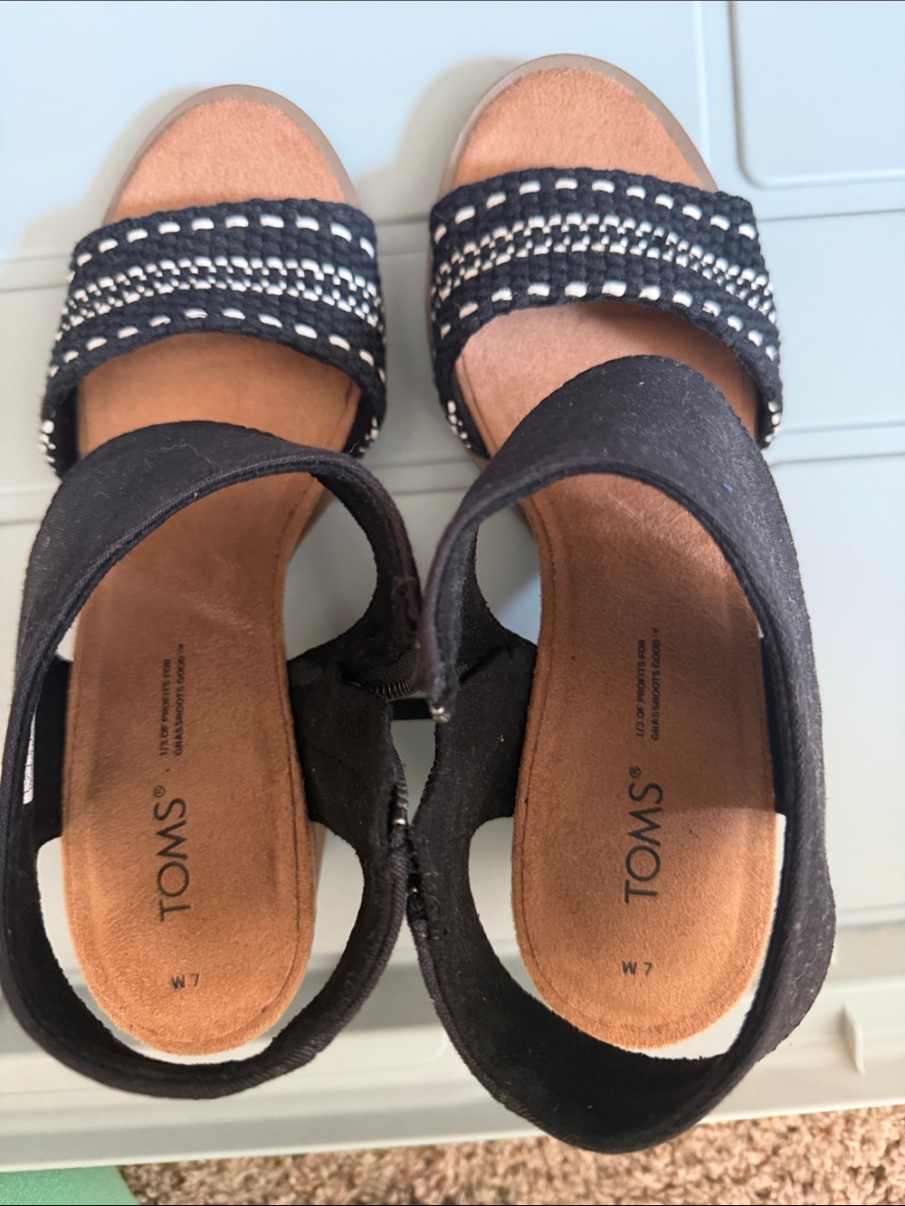 NWOT TOMS Black Slide Sandals with Tan Footbed Size 7